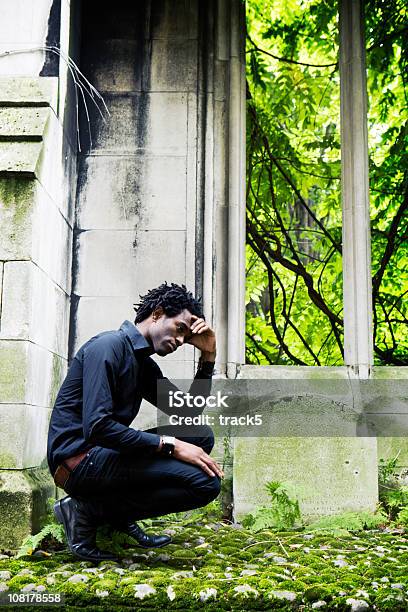 Rammarico - Fotografie stock e altre immagini di Afro-americano - Afro-americano, Popolo di discendenza africana, Cimitero