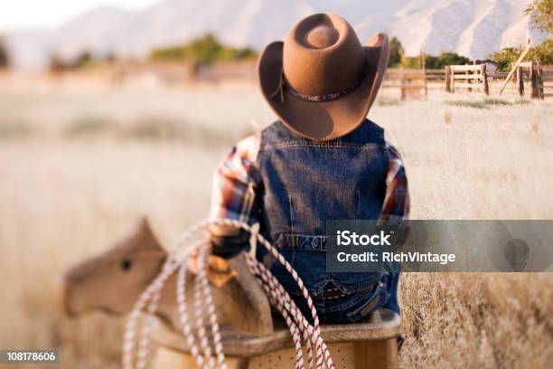 Cowboy - Fotografias de stock e mais imagens de Vaqueiro - Vaqueiro, Chapéu, Criança