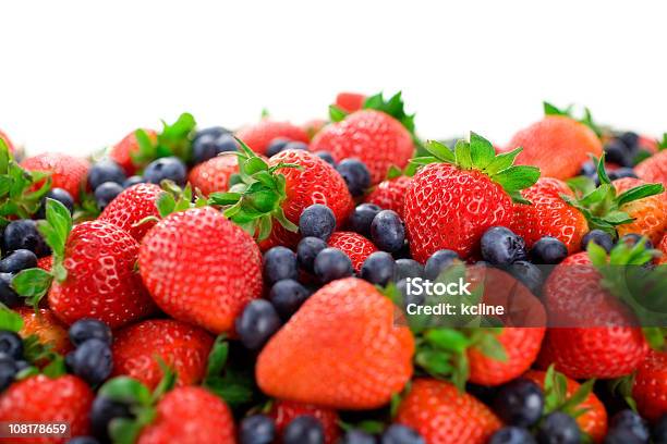 블루베리 및 딸기 제공 딸기에 대한 스톡 사진 및 기타 이미지 - 딸기, 블루베리, 흰색 배경