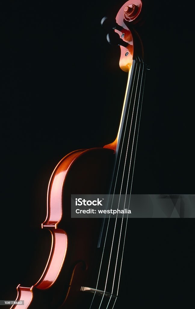 Violín - Foto de stock de Fondo negro libre de derechos