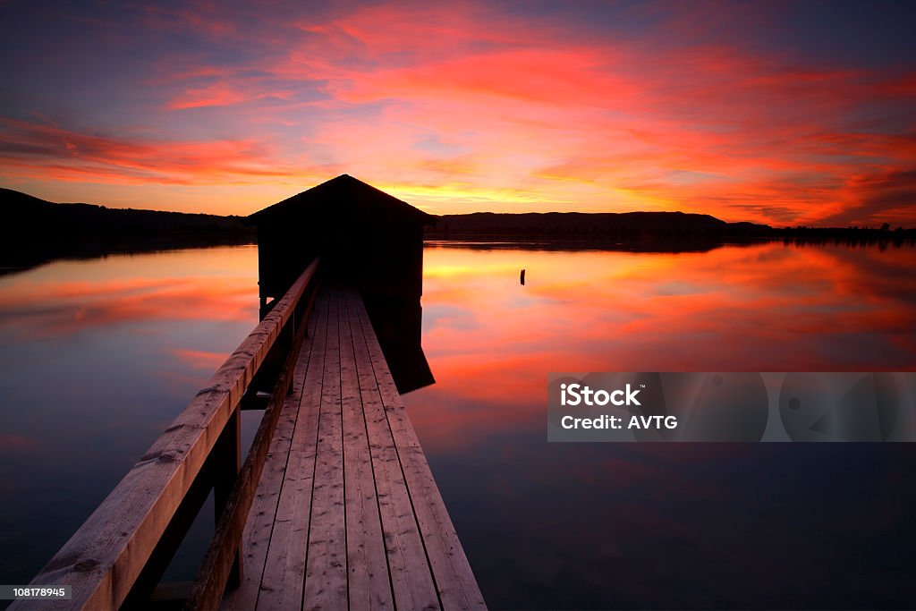 Cabana de pesca no Lago Doca ao pôr do sol - Royalty-free Anoitecer Foto de stock