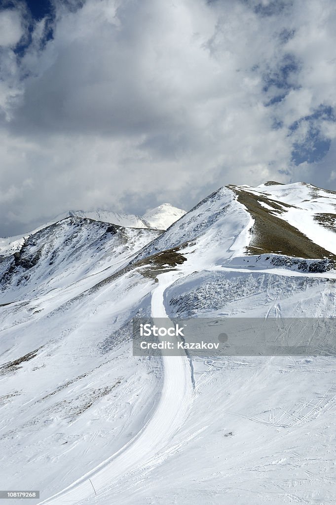 Haut dans les montagnes de l'hiver - Photo de Alpes européennes libre de droits