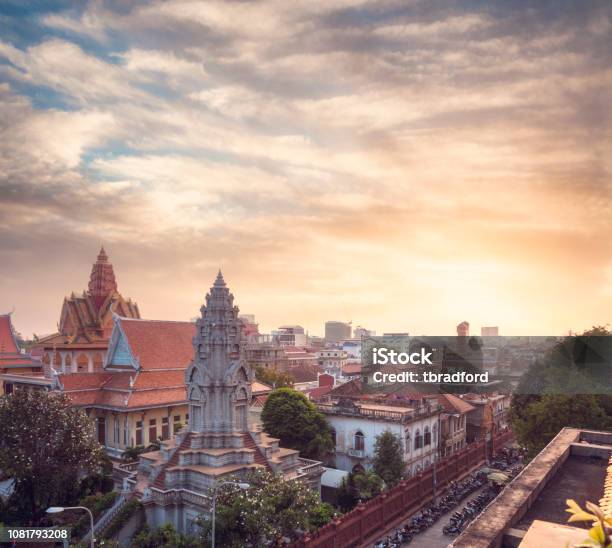 Wat Ounalom At Sunset In Phnom Penh Cambodia Stock Photo - Download Image Now - Phnom Penh, Cambodia, Cityscape