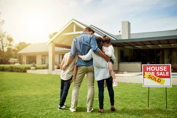 istock Saying goodbye to our home 1081824426