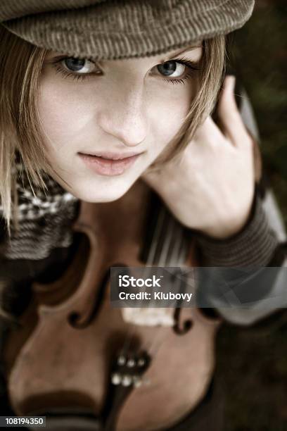 아름다운 바이올린 연주자 18-19세에 대한 스톡 사진 및 기타 이미지 - 18-19세, 고전 음악가, 귀여운