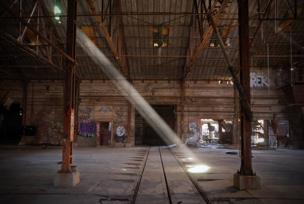 opuszczony fabryki - abandoned factory warehouse dark zdjęcia i obrazy z banku zdjęć