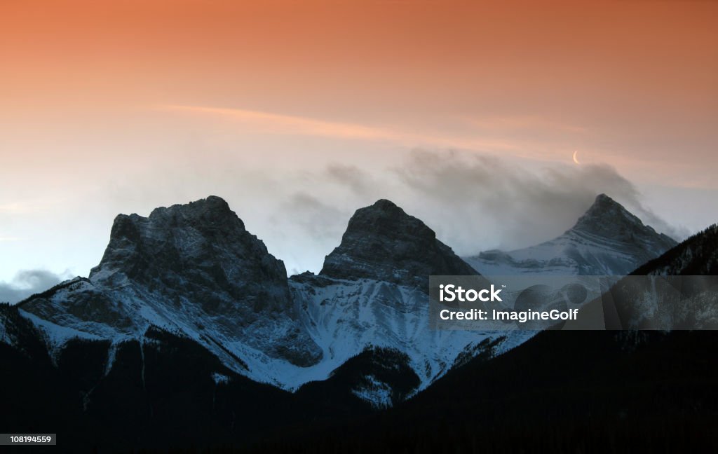 Três Irmãs Montanhas em Canmore - Royalty-free Três Objetos Foto de stock