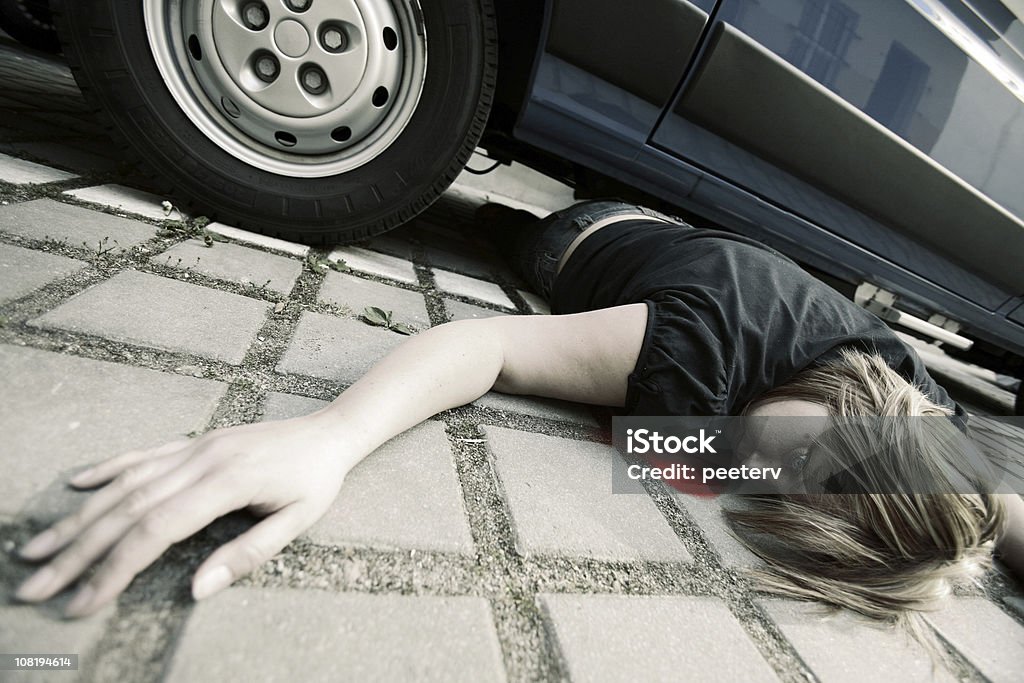 Femme dans un Accident de voiture avec sang - Photo de Cadavre libre de droits