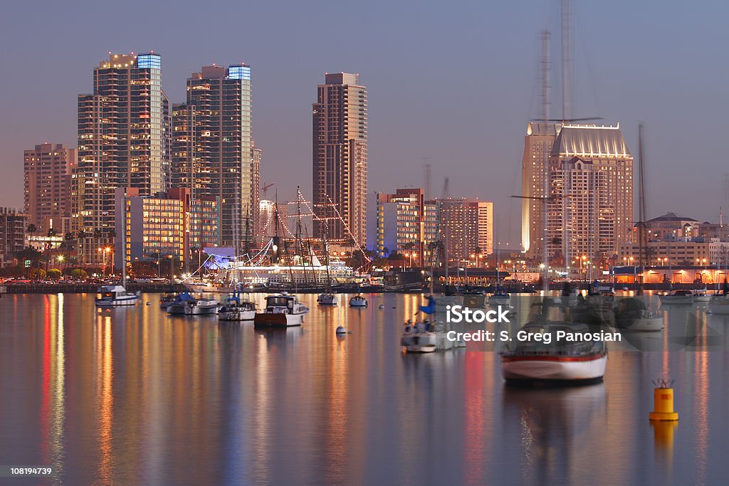San Diego panoramę miasta i przystani w Zmierzch - Zbiór zdjęć royalty-free (Marina)