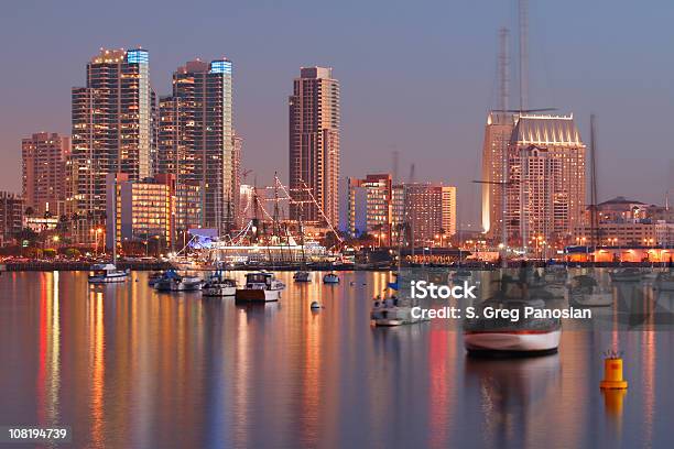 San Diego Panoramę Miasta I Przystani W Zmierzch - zdjęcia stockowe i więcej obrazów Marina - Marina, San Diego, Architektura