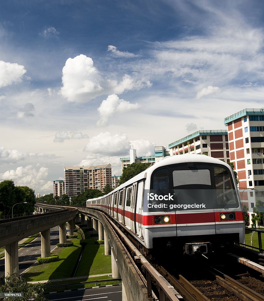 Aumento del tren de la ciudad - Foto de stock de Ciudad de Singapur libre de derechos