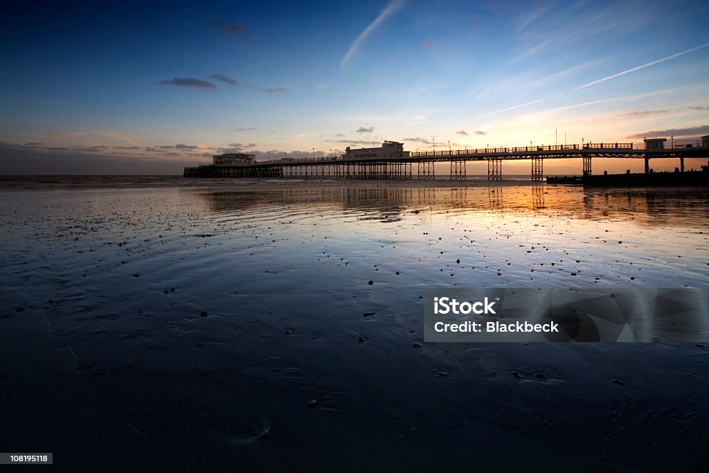 Coucher de soleil derrière Worthing victorienne de la jetée et de l'océan - Photo de Angleterre libre de droits