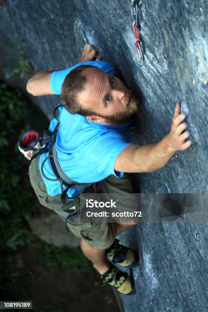 Maschio Rockclimber - Fotografie stock e altre immagini di Abbigliamento casual - Abbigliamento casual, Adulto, Alpinismo