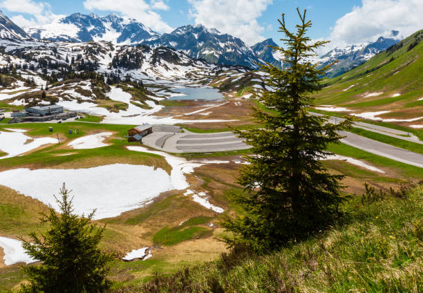 vista alpina (vorarlberg, austria) - kalbelesee foto e immagini stock