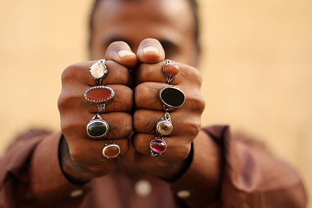 indian man wearing semi anillos con piedras preciosas - real people one person multi colored part of fotografías e imágenes de stock