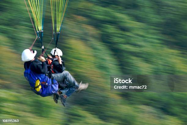 Photo libre de droit de Deux Parapentistes banque d'images et plus d'images libres de droit de Parapente - Parapente, Père, Enfant