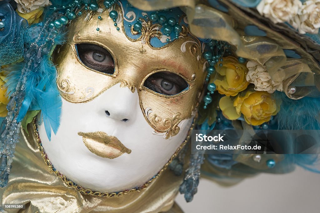 세로는 아름다운 화려한 여성 ㅁ마스크 at 사육제 베니스 - 로열티 프리 Mardi Gras 스톡 사진