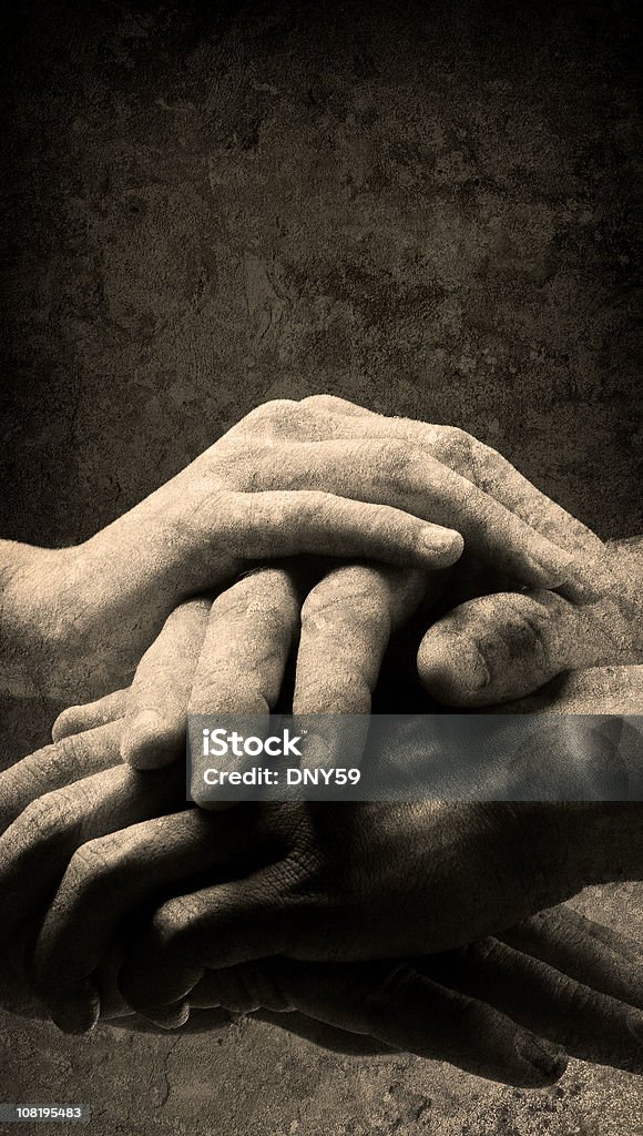 Vier Hände verschränken in Einheit, schwarz und weiß, strukturierte - Lizenzfrei Abmachung Stock-Foto
