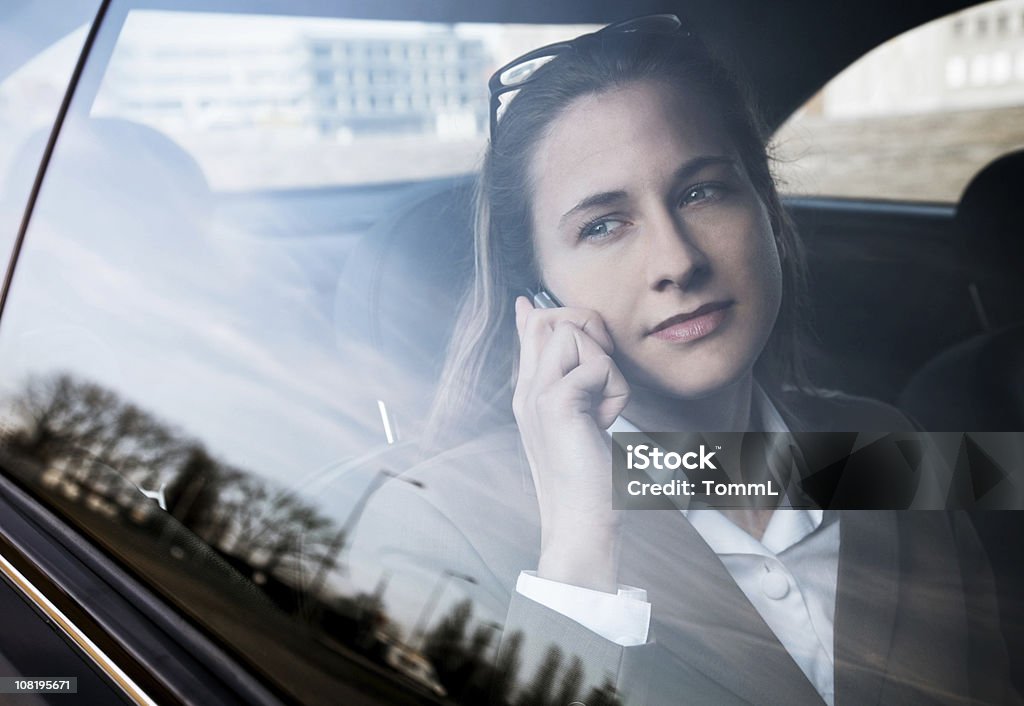 Geschäftsfrau im Auto - Lizenzfrei Blick durchs Fenster Stock-Foto