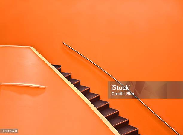 오랑주 계단 주황색에 대한 스톡 사진 및 기타 이미지 - 주황색, 벽, 계단