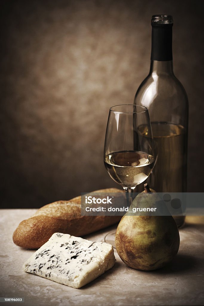 Vin, du fromage poire et pain Nature morte - Photo de Vin libre de droits