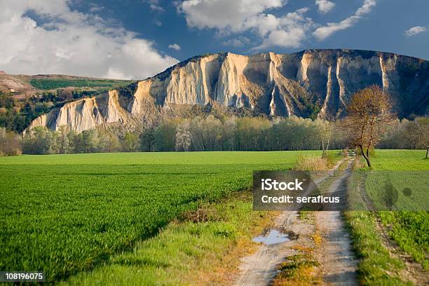 Badlands De Atri - Fotografias de stock e mais imagens de Abruzzi - Abruzzi, Parque Nacional, Cor verde