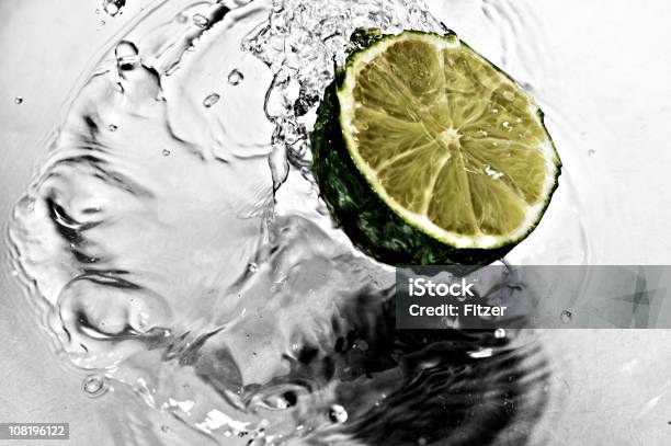 Immersioni Al Limone - Fotografie stock e altre immagini di Affondare - Affondare, Limone, Acido ascorbico