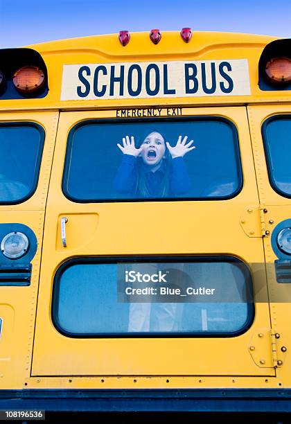 Tiremme Daqui - Fotografias de stock e mais imagens de Autocarro Escolar - Autocarro Escolar, Criança, Medo