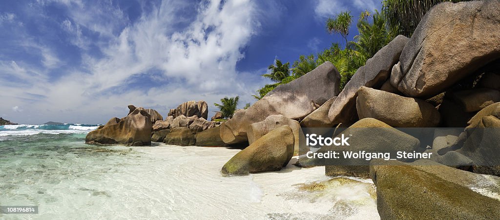 Rochas e mar de Anse Cocos - Foto de stock de Seychelles royalty-free