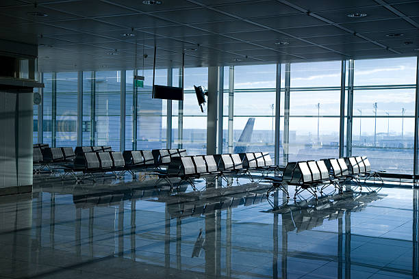 аэропорт терминал ворота - chair meeting waiting room entrance hall стоковые фото и изображения
