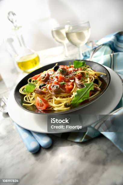 Italiano Immagini Spaghetti Alla Puttanesca - Fotografie stock e altre immagini di Spaghetti - Spaghetti, Puttanesca, Rucola