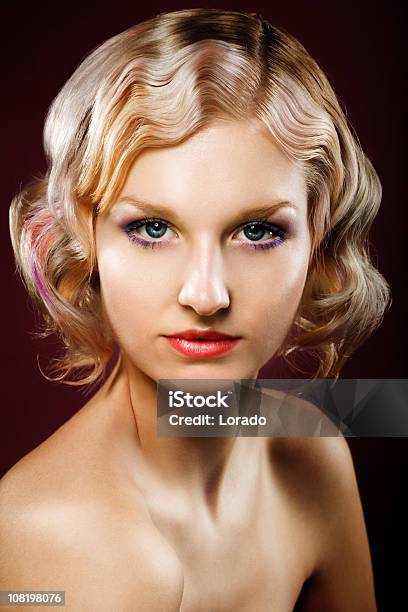 Retrato De Mujer Joven Foto de stock y más banco de imágenes de Adulto - Adulto, Adulto joven, Belleza