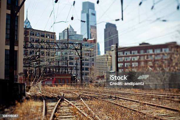 Abbandonato Ferrovia - Fotografie stock e altre immagini di Filadelfia - Filadelfia, Sporco, Città