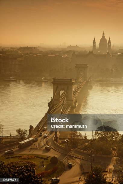 Puente De Las Cadenas De Budapest Foto de stock y más banco de imágenes de Agua - Agua, Aire libre, Amanecer