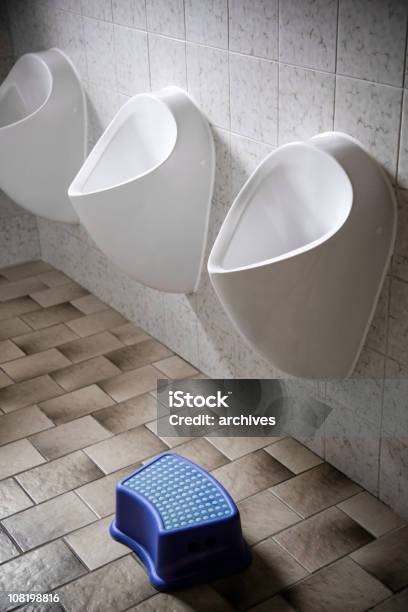 남서용 공중 화장실 Urinals 요실 외다리 スツール 0명에 대한 스톡 사진 및 기타 이미지 - 0명, 깨끗한, 남자화장실 표시
