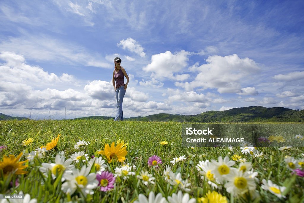 Machen Sie einen Spaziergang in meadow - Lizenzfrei Alm Stock-Foto