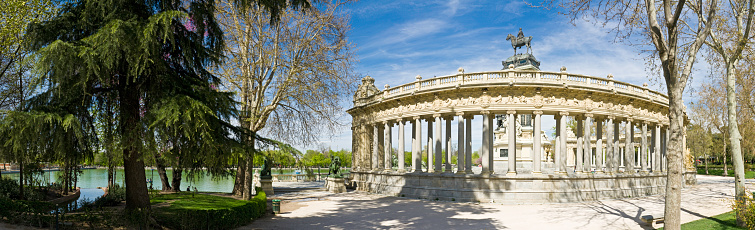 The ornate colonnade of the fin de si