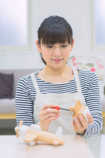 istock Women Who do DIY 1081993430