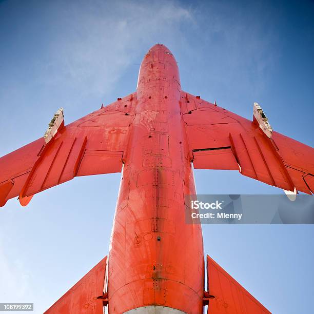 Wznosić Się Loty Skywards - zdjęcia stockowe i więcej obrazów Samolot ponaddźwiękowy - Samolot ponaddźwiękowy, Bez ludzi, Bezpośrednio poniżej