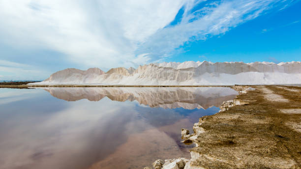 istock Landscape of the Sanlucar de Barrameda saltworks. 1081994144