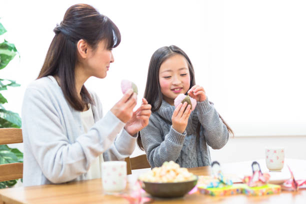 istock Parent and child eating Sakuramochi 1081995904