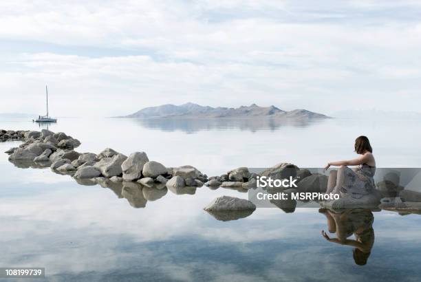 Foto de Mulher Sonhando e mais fotos de stock de Adulto - Adulto, Beleza, Beleza natural - Natureza