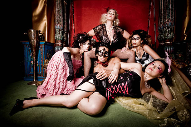 바로크 스타일로 직원관리 - baroque style cabaret make up women 뉴스 사진 이미지