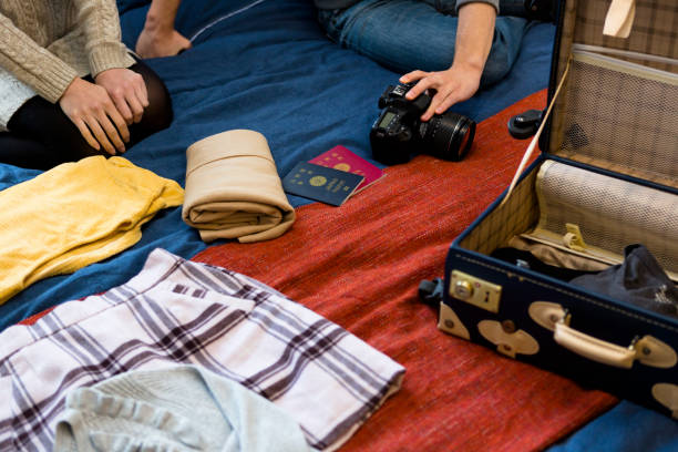 istock A young couple preparing for a trip 1082002366