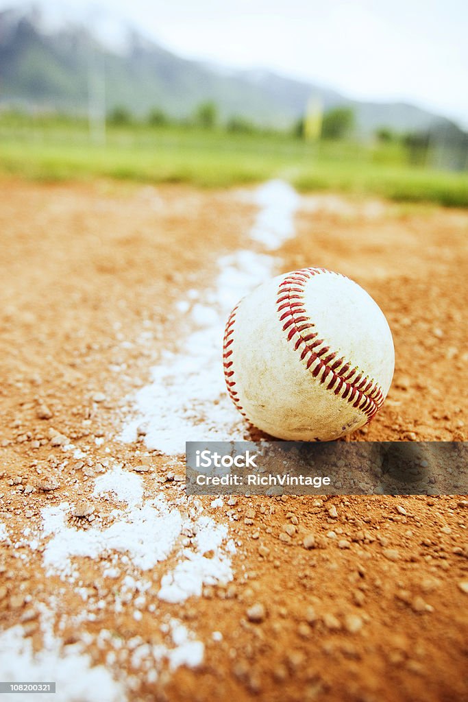 Baseball entlang der Linie - Lizenzfrei Vertikal Stock-Foto