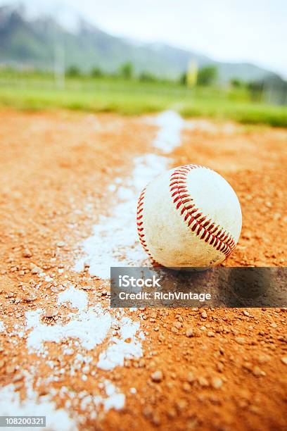 Photo libre de droit de La Ligne De Baseball banque d'images et plus d'images libres de droit de Vertical - Vertical, Balle de baseball, Baseball