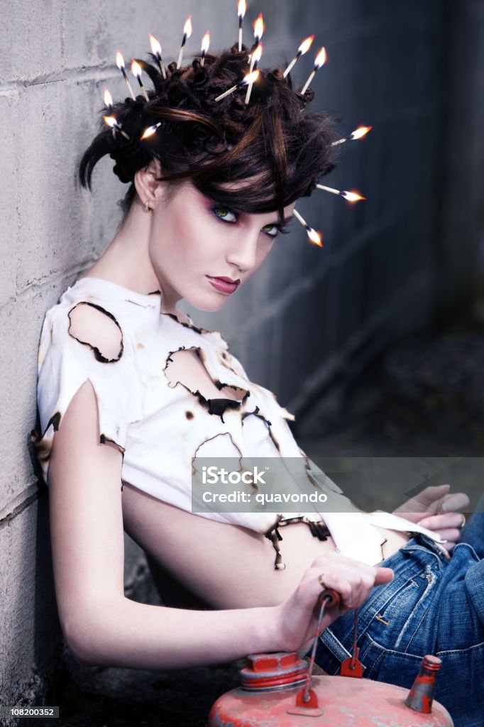 Linda, Sexy caucasiana moda modelo com iluminado jogos no cabelo - Royalty-free Buraco Foto de stock