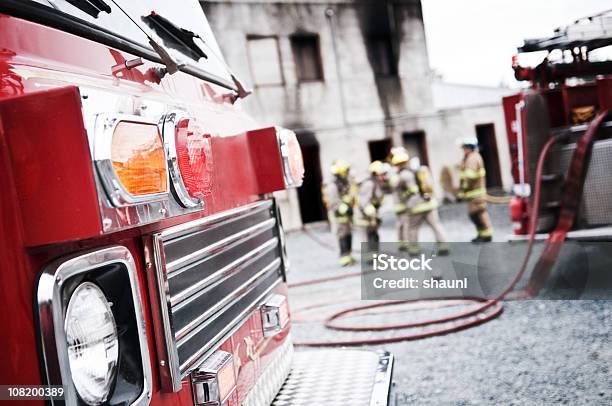 Contra Incendios Foto de stock y más banco de imágenes de Bombero - Bombero, Fuego, Luchar