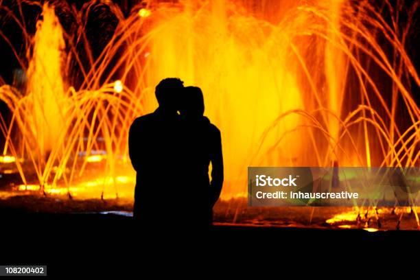 Foto de Fonte De Água Romance e mais fotos de stock de Adulto - Adulto, Amor, Apaixonar-se