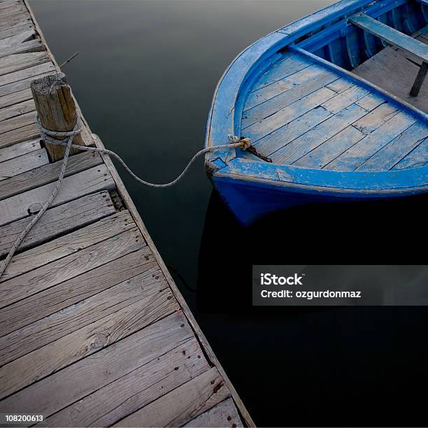 Barca A Remi - Fotografie stock e altre immagini di Ambientazione esterna - Ambientazione esterna, Attraccato, Barca a remi